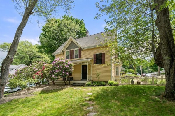 22 Eustis Ave Wakefield, MA 01880