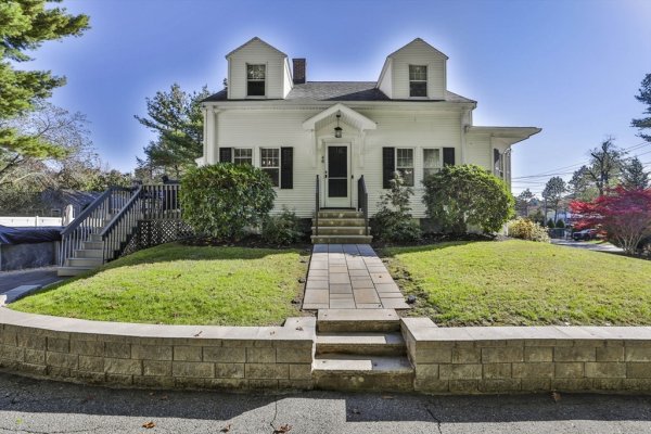 48 Bay State Rd Wakefield, MA 01880 48 Bay State Rd Wakefield, MA 01880