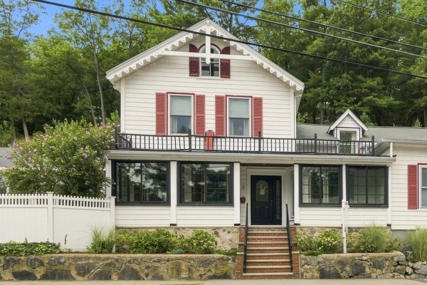 78 Oak St Wakefield, MA 01880