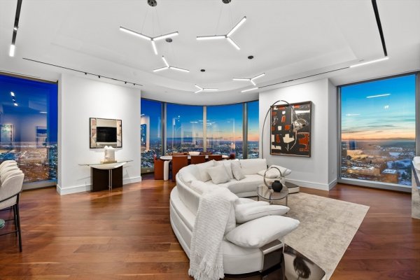 1 Dalton St #4205 Boston, MA 02115