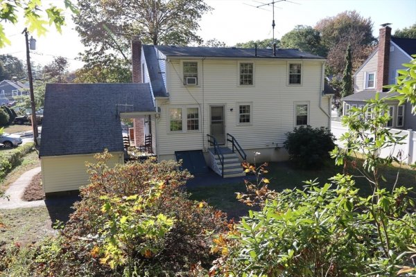 18 Crosby Rd Wakefield, MA 01880 18 Crosby Rd Wakefield, MA 01880