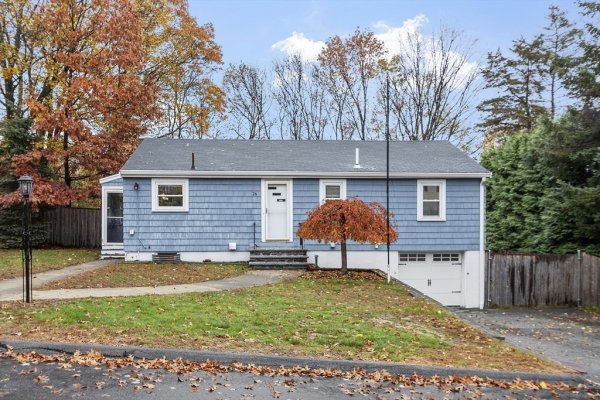 26 Curv St Wakefield, MA 01880
