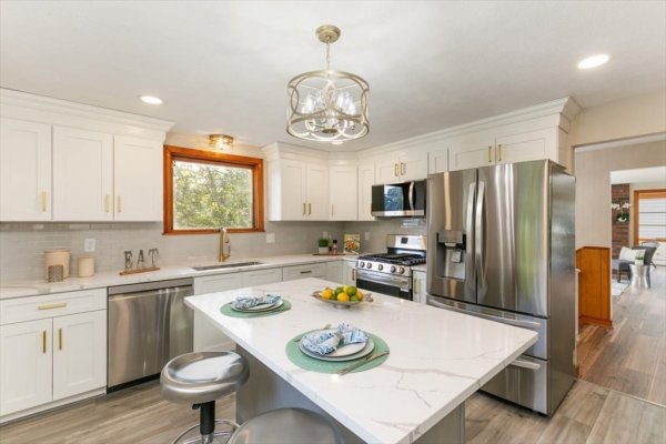 270 Lowell St Wakefield, MA 01880 270 Lowell St Wakefield, MA 01880