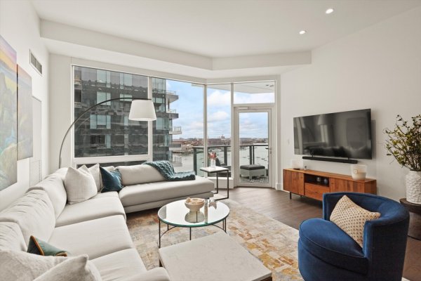 50 Liberty Dr #11L Boston, MA 02210
