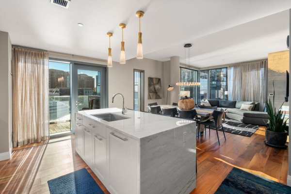 300 Pier 4th Blvd #6M Boston, MA 02110