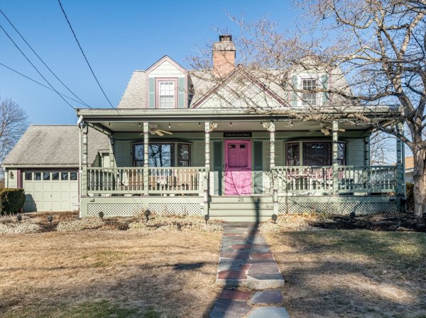 25 Juniper Ave Wakefield, MA 01880