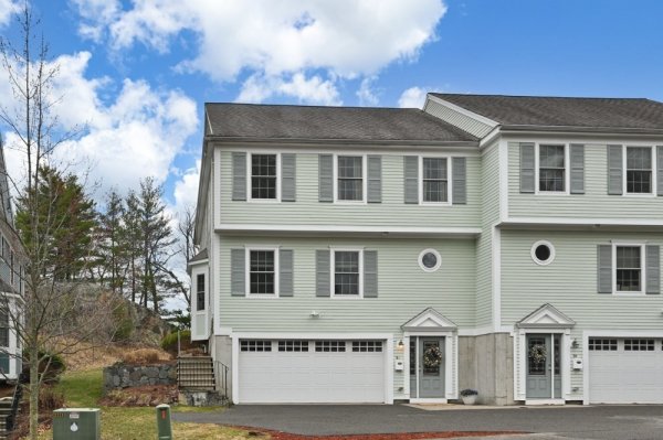 8 Gates Ln #A Wakefield, MA 01880