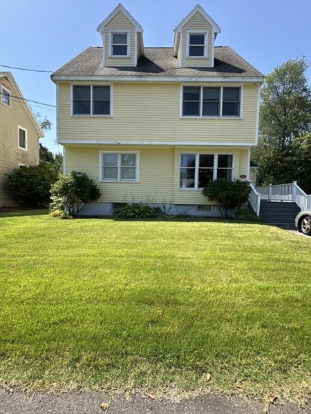 18 Walton St Wakefield, MA 01880 18 Walton St Wakefield, MA 01880