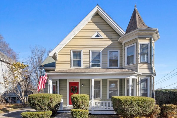 16 Pleasant St Wakefield, MA 01880