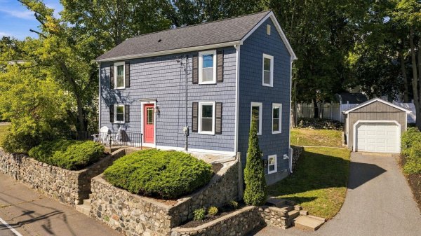 176 Nahant St Wakefield, MA 01880