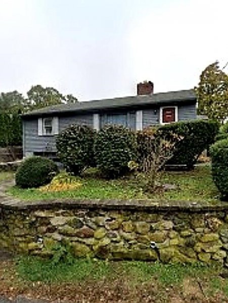 2 Savin Rd Wakefield, MA 01880