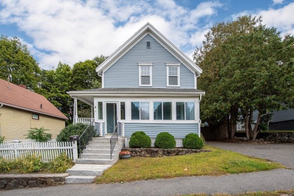 8 Birch Hl Ave Wakefield, MA 01880