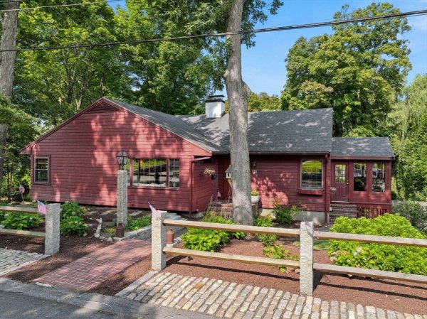 41 Brk St Wakefield, MA 01880
