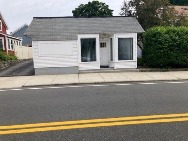 294 Water St Wakefield, MA 01880
