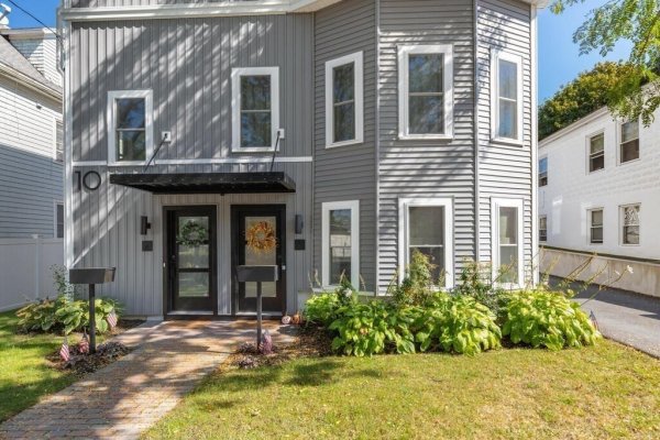 10 Wakefield Ave #B Wakefield, MA 01880