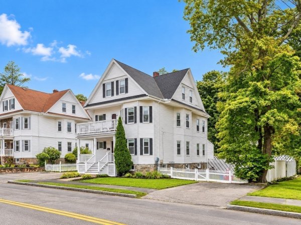 65 Chestnut St #1 Wakefield, MA 01880