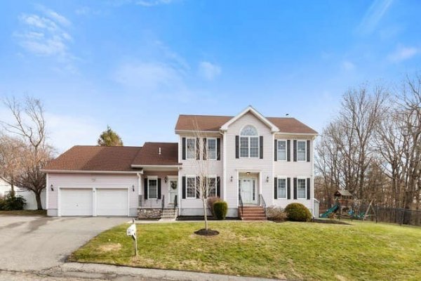 19 Fellsmere Ave Wakefield, MA 01880