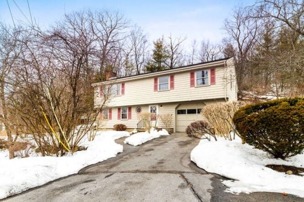 11 Ludlow Ave Wakefield, MA 01880