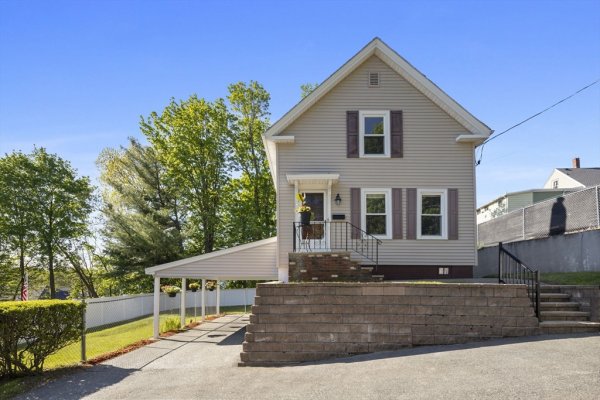 6 Highland St Wakefield, MA 01880