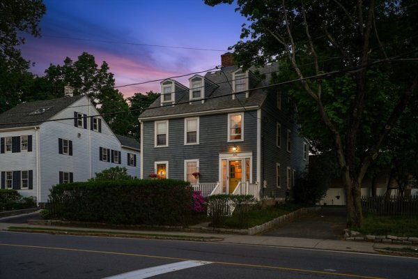 44 Church St Wakefield, MA 01880