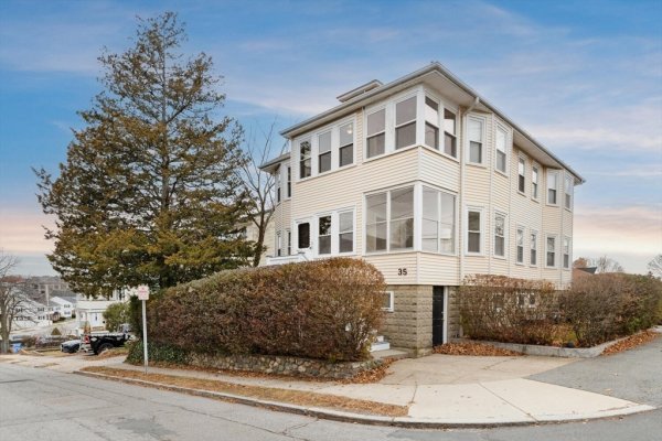 35 Richardson St #2 Wakefield, MA 01880