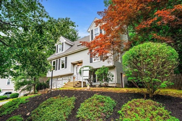 93 Kendrick Rd Wakefield, MA 01880