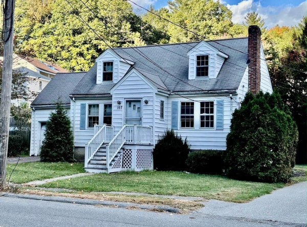 107 Spg St Wakefield, MA 01880