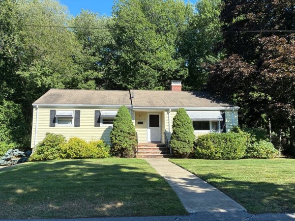 20 Plymouth Rd Wakefield, MA 01880