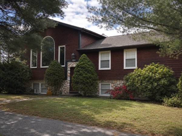 5 Kathleen Dr Wakefield, MA 01880