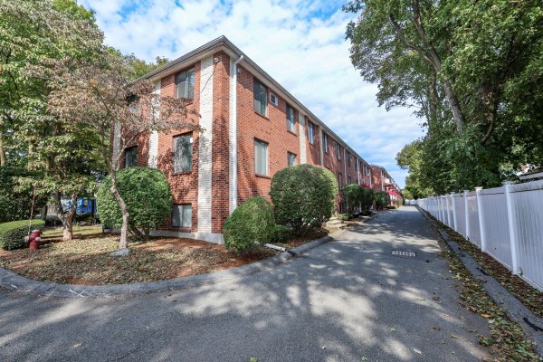 3 Richardson St #B4 Wakefield, MA 01880