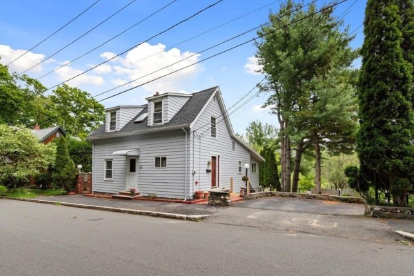 48 Vly St Wakefield, MA 01880