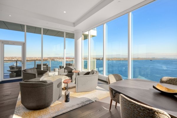 50 Liberty Dr #PH1B Boston, MA 02210