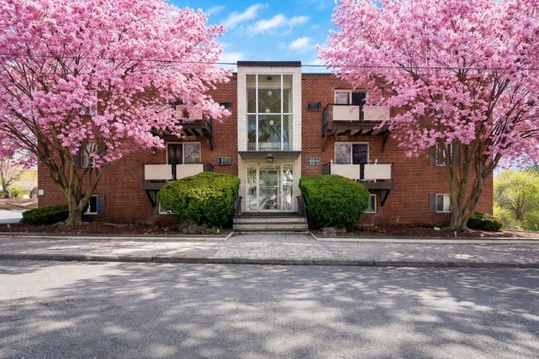 48 N Emerson St #1 Wakefield, MA 01880