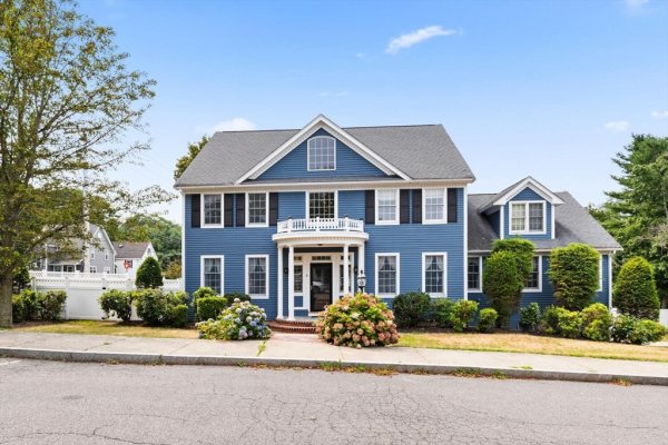 4 Mcdonald Farm Rd Wakefield, MA 01880 4 Mcdonald Farm Rd Wakefield, MA 01880