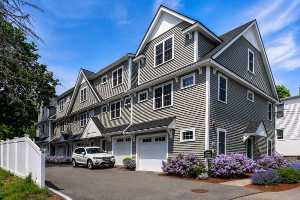 61 Vly St #1 Wakefield, MA 01880