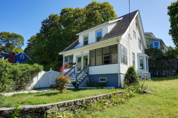 1 Wakefield Ave Saugus, MA 01906