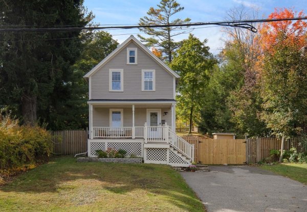 89 Grn St Wakefield, MA 01880