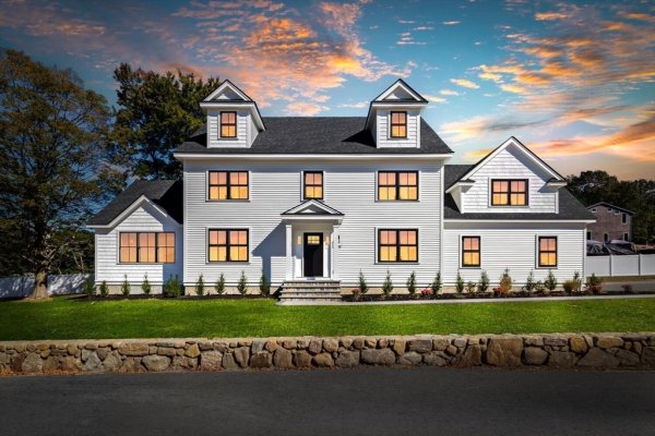 199 Nahant St Wakefield, MA 01880 199 Nahant St Wakefield, MA 01880