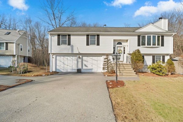 5 Jessica Ln Wakefield, MA 01880