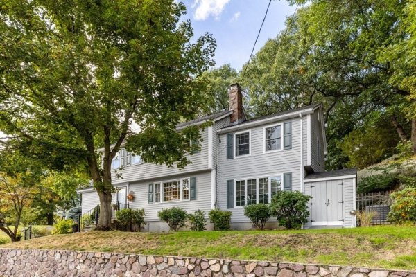 2 Rosemary Ave Wakefield, MA 01880