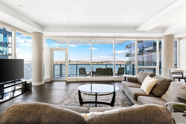 50 Liberty Dr #10K Boston, MA 02210