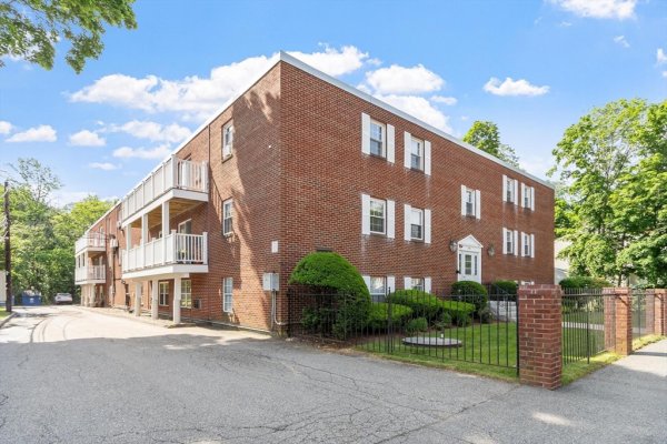 276 Albion St #12 Wakefield, MA 01880