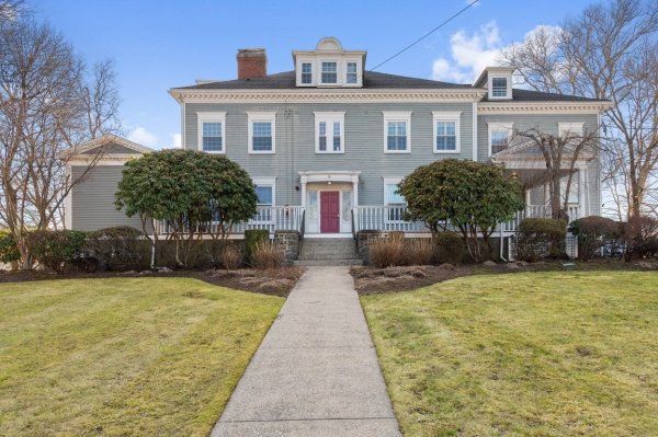 8 Parker Rd #4 Wakefield, MA 01880