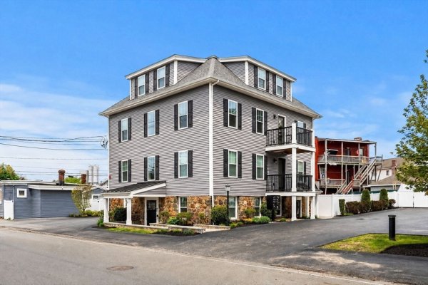 4 Wakefield Ave #4 Wakefield, MA 01880
