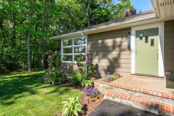 8 Everett St Wakefield, MA 01880