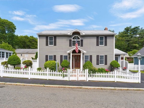 42 Woodland Rd Wakefield, MA 01880